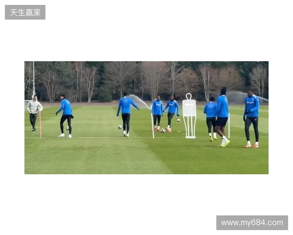 跟队：埃斯特旺参加了切尔西的公开训练，里斯、约恩森缺席